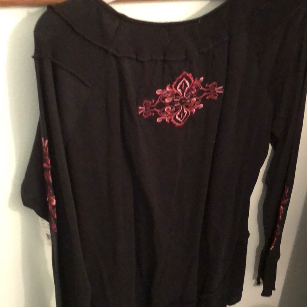 Long sleeve black t